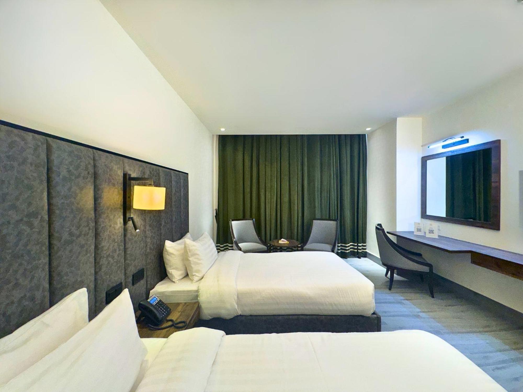 Hotel One Vogue Mall 35 라왈핀디 외부 사진